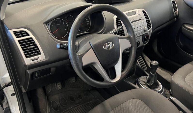 Hyundai i20 1,2 Classic 5d ** Lohkolämmitin | Ilmastointi | 2x renkaat | Aux full