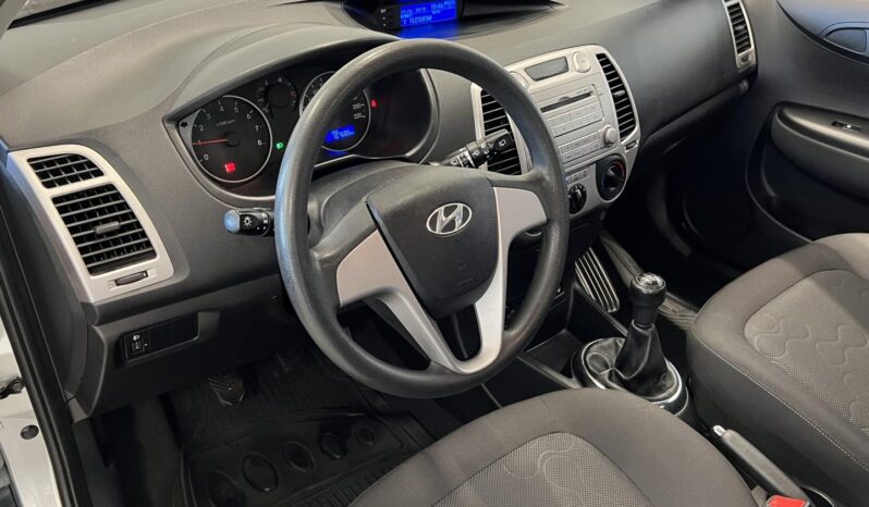 Hyundai i20 1,2 Classic 5d ** Lohkolämmitin | Ilmastointi | 2x renkaat | Aux full