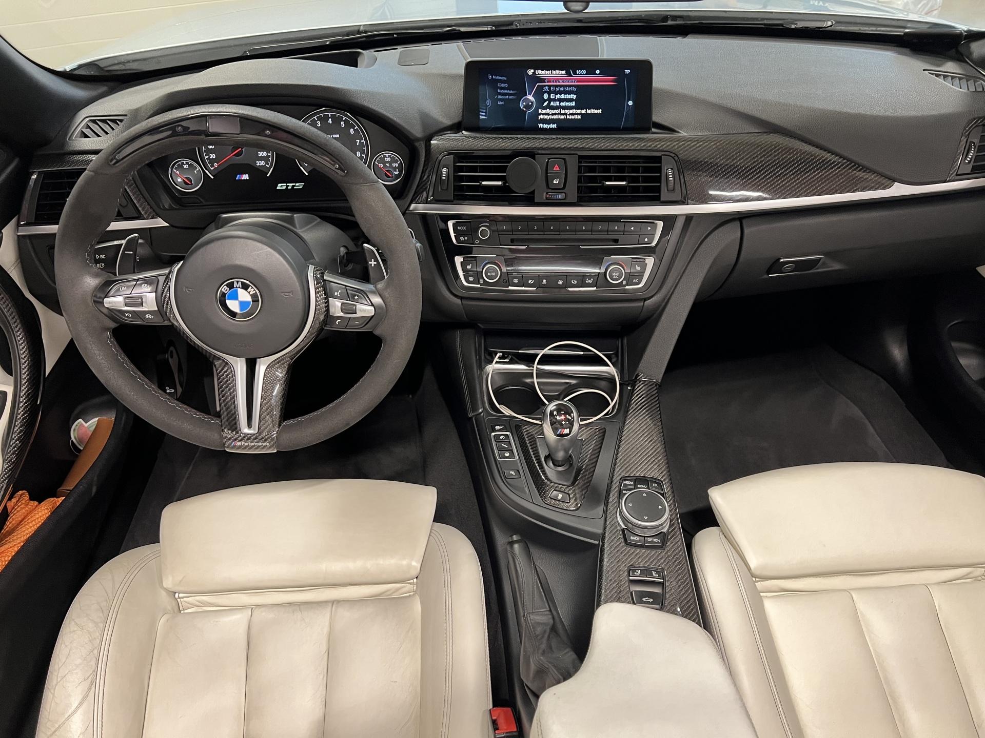 BMW M4 F83 Cabriolet DCT A ** Individual | ProNavi | Kamera | Adapt.alusta | HUD | Comfort access | Carbon full
