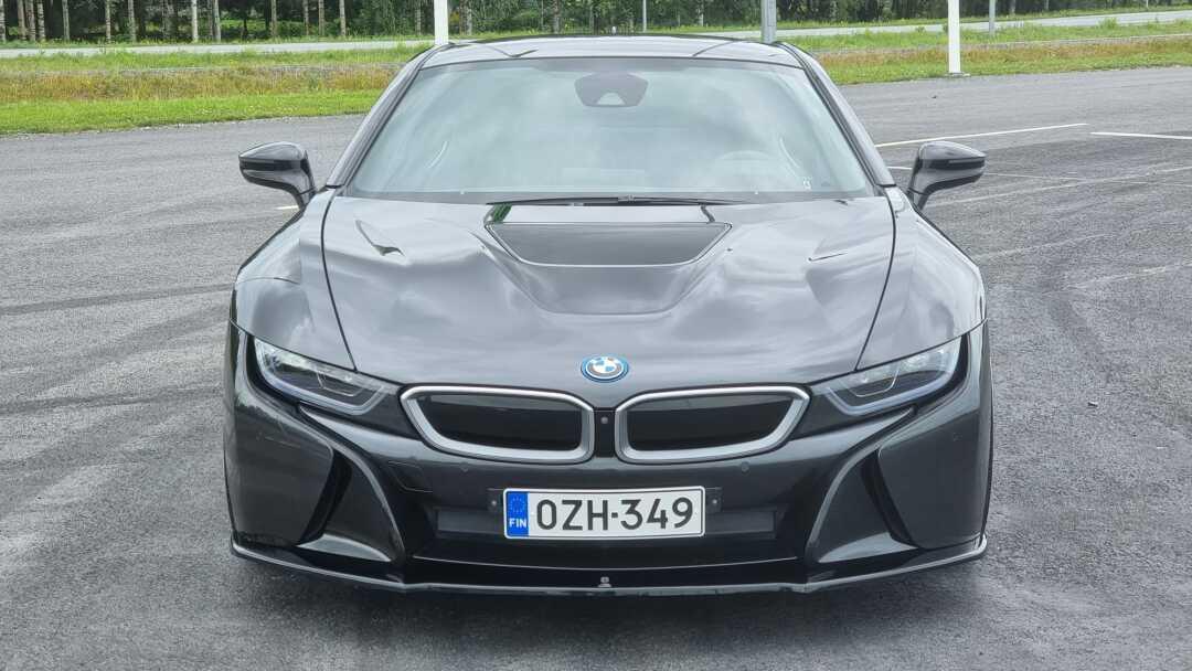 BMW i8 Coupé ** HUD | Sähköpenkit | Harman&Kardon | P.kamera | Putkisto | Comfort access | 22 alut | full