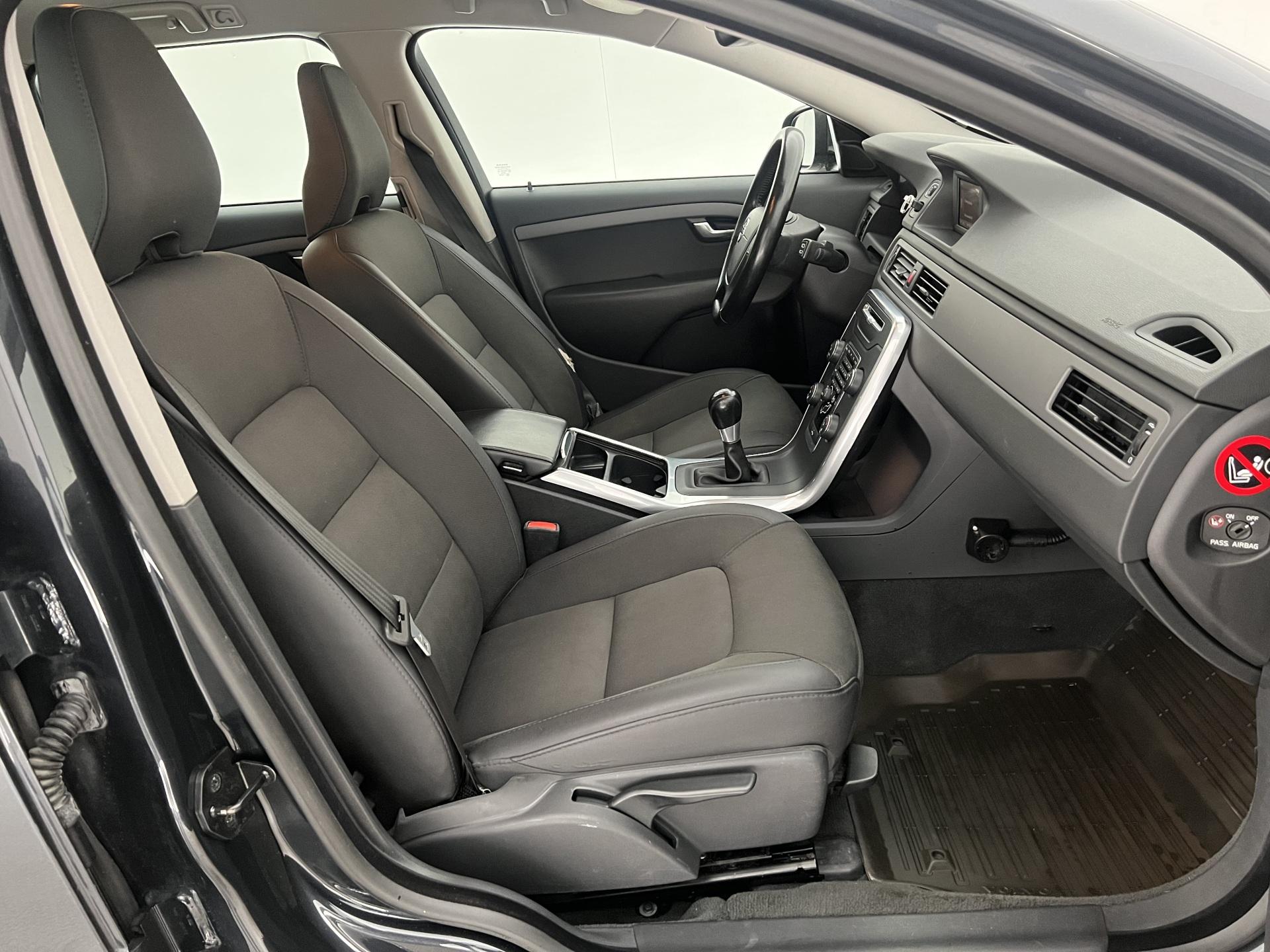 Volvo V70 1,6D DRIVe ** Vetokoukku | 2x alut | Bluetooth | Lohko + sisäpistoke | Vakkari ** full
