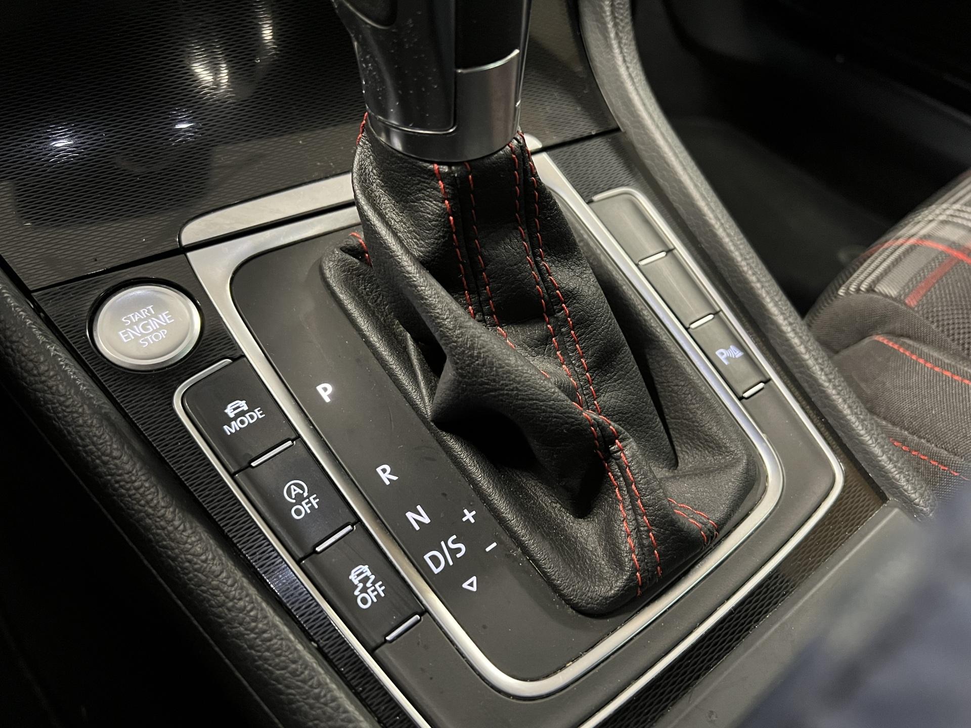 Volkswagen Golf GTI 2,0 TSI 162 kW DSG 4-ov ** Adapt.Cruise | Webasto | Adapt.Xenon | Tutkat | Keyless full