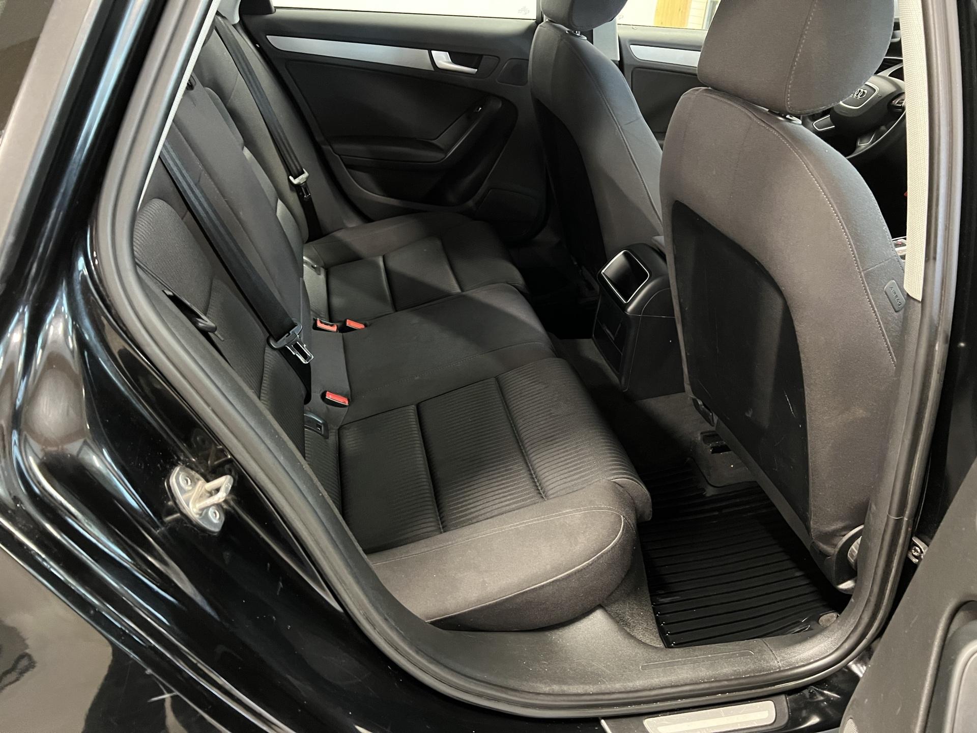 Audi A4 Sedan Business 1,8 TFSI 125 kW multitronic ** Pikkukilsat | Xenon | Vakkari | Lohkolämmitin full