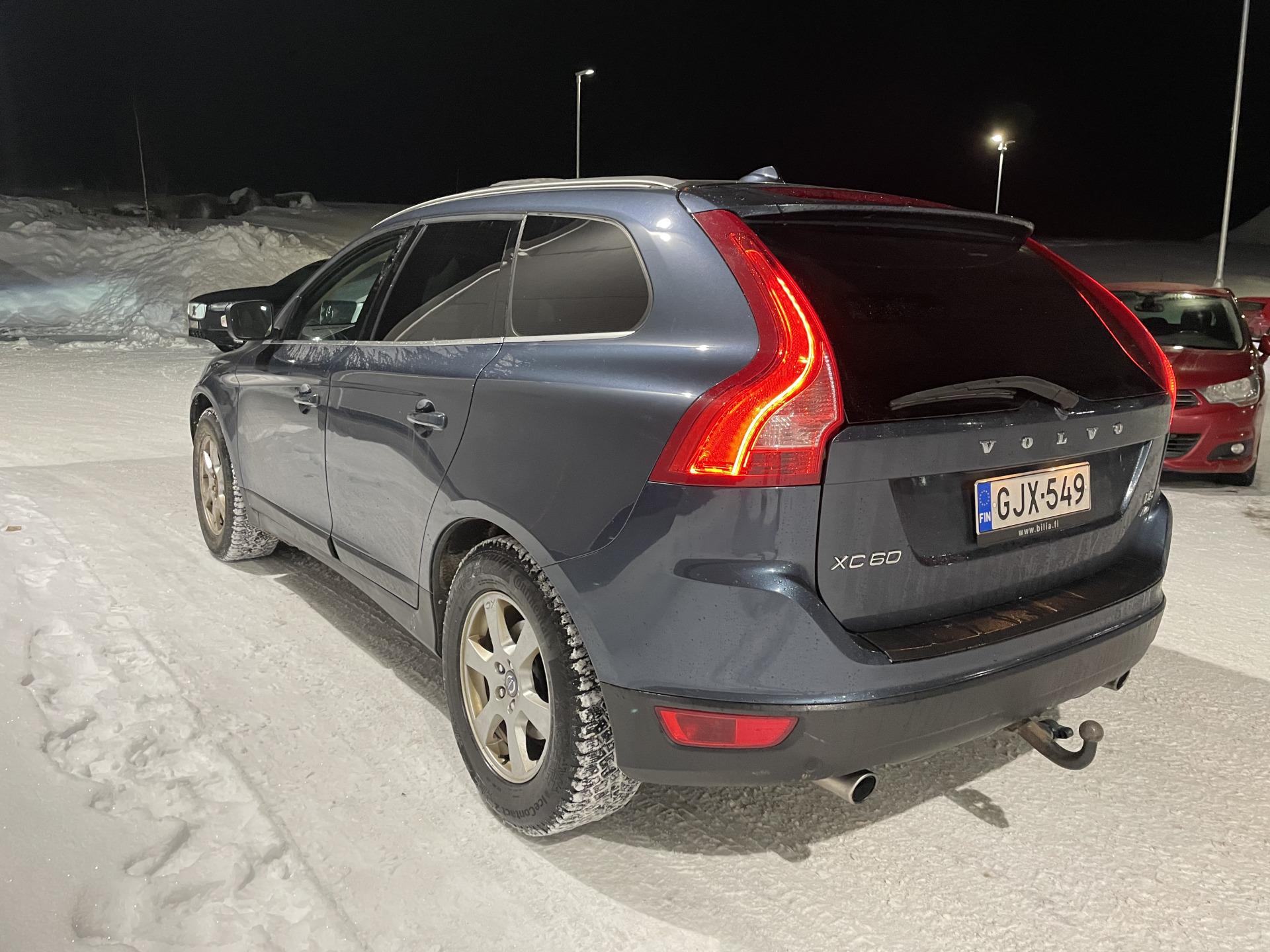 Volvo XC60 D5 AWD Summum aut ** Webasto | Suomi-auto | Muistipenkki | Katsastettu 02/2024 | Vetokoukku | Nahat | P.tutka ** full