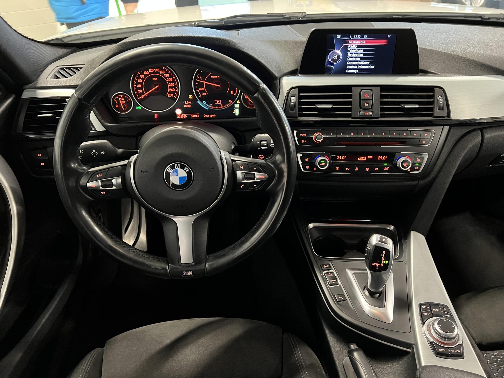 BMW 320 F31 M-Sport TwinPower Turbo A ** Navi | Sportpenkit | Vakkari | Kaukovaloavustin | Tutkat full