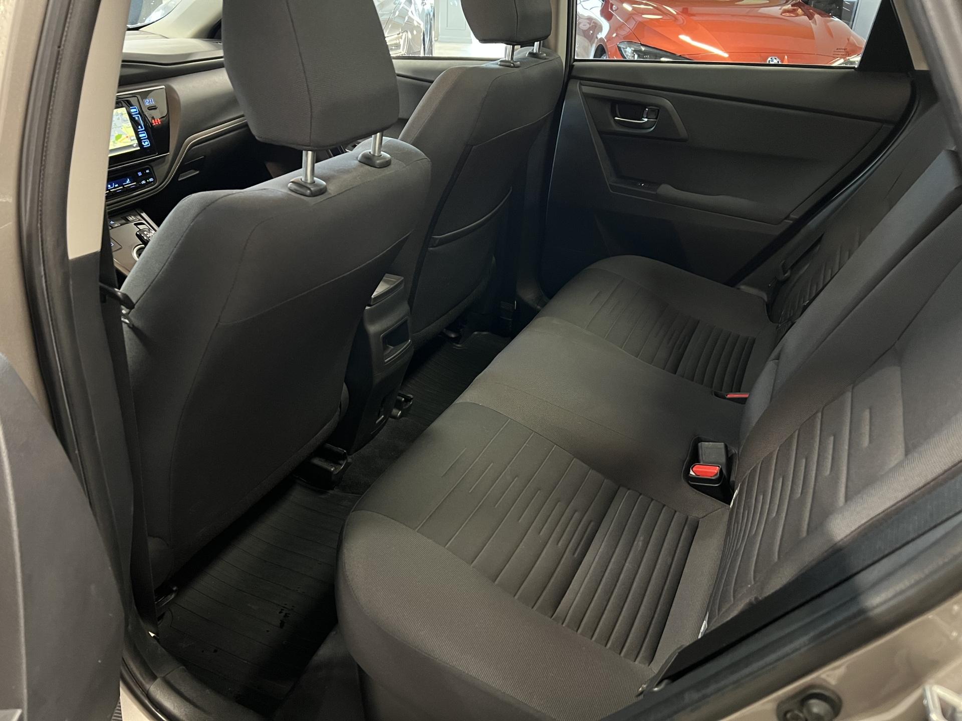 Toyota Auris 1,8 Hybrid Style ** Panorama | Led | Lohkolämmitin | P.kamera | Navi ** full