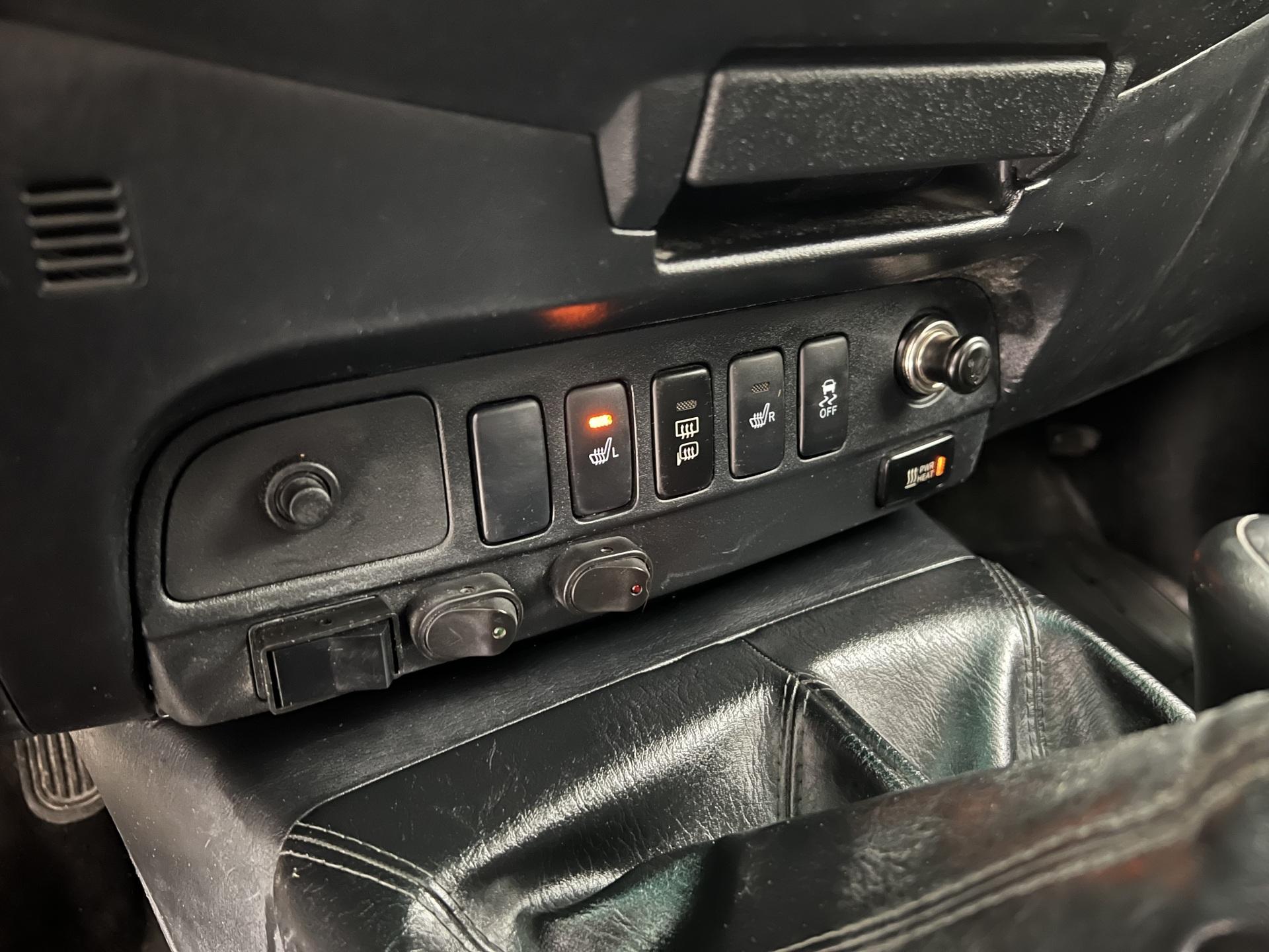 Toyota Hilux Double Cab 2,5 D-4D 144 4WD Life 5p ** Alv-vähennyskelpoinen | 2x renkaat | Koukku | Lohkolämmitin full